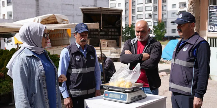 Zabıtadan pazarlara denetim