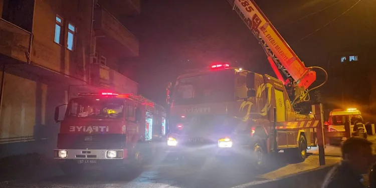Ocakta unutulan yemek yangına sebep oldu