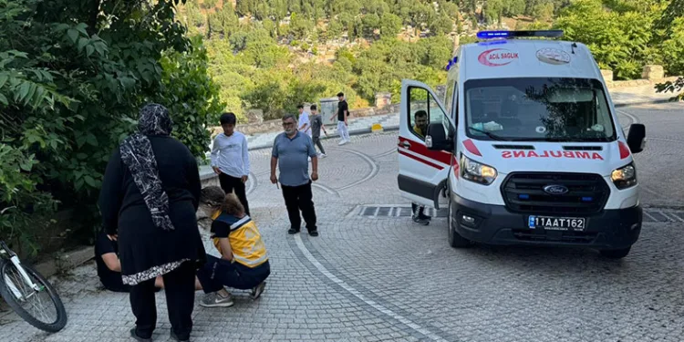 Bisikletten düşen çocuk yaralandı