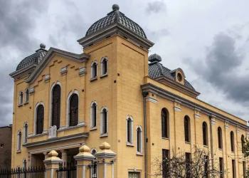 Sinagogu yakmaya çalışan saldırgan öldürüldü