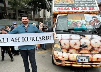 Sevgilisi terk edince lokma dağıttı