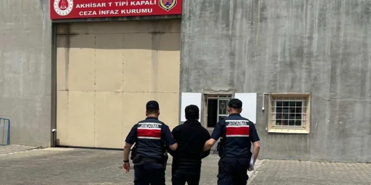 FETÖ firarisi jandarmadan kaçamadı