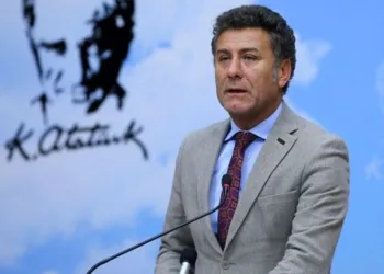 Orhan Sarıbal: Sınıf ayrıştırması körükleniyor
