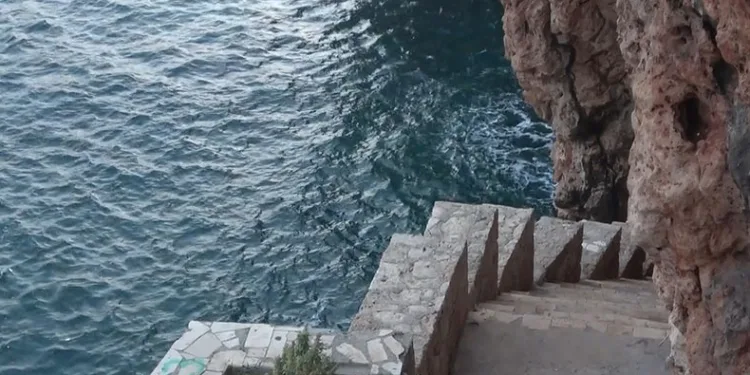 Genç kızın manzara keyfi hastanede bitti