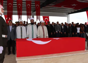 Iğdırlı Pençe-Kilit şehidine gözyaşlarıyla veda