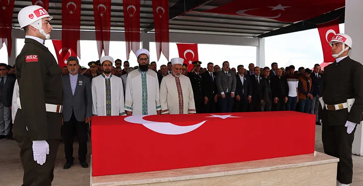 Iğdırlı Pençe-Kilit şehidine gözyaşlarıyla veda