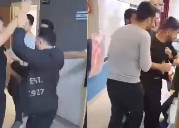 Veli öğrenci dolu sınıfı bastı