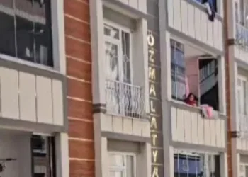 Küçük kızların İstiklal Marşı sevgisi