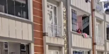 Küçük kızların İstiklal Marşı sevgisi