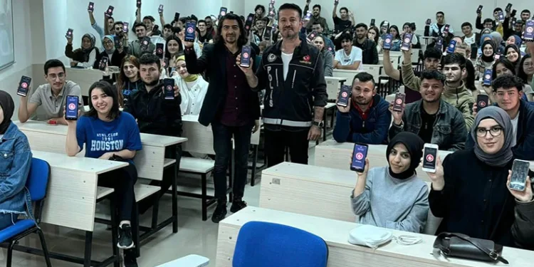 “En İyi Narkotik Polisi Anne”
