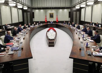 “Sahil şeridindeki kaçak yapılar yıkılacak”
