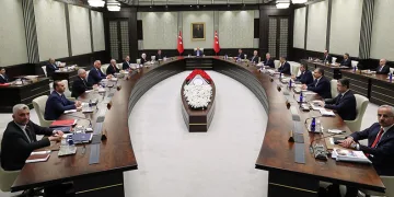 “Sahil şeridindeki kaçak yapılar yıkılacak”
