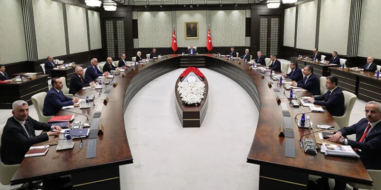 “Sahil şeridindeki kaçak yapılar yıkılacak”