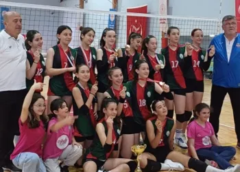 Hürriyetspor şampiyonluk kupasını aldı
