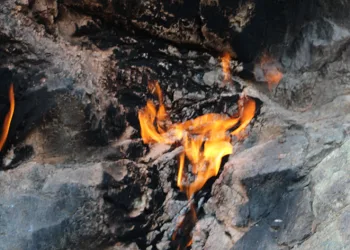 Yıllardır yanmaya devam ediyor