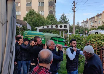 Düğün dönüşü kazada hayatını kaybetti