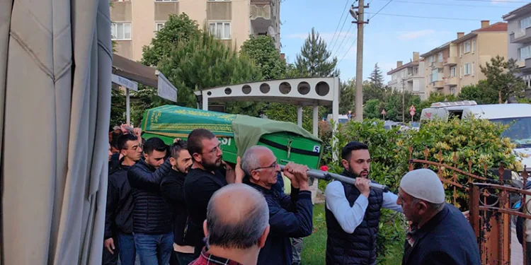 Düğün dönüşü kazada hayatını kaybetti