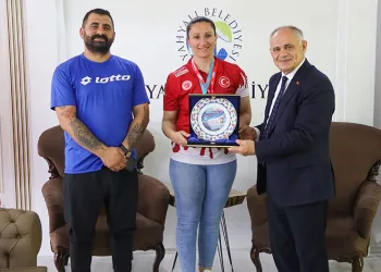 Şampiyon sporcudan Başkan Öztürk’e ziyaret