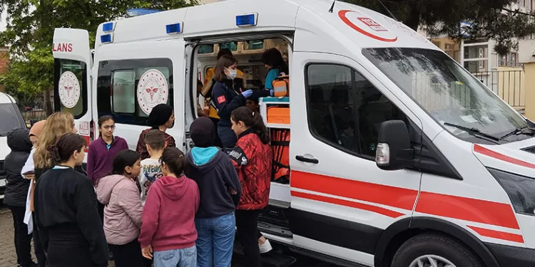 Sınıfta biber gazı topu patladı