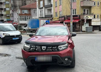 Cip ile hafif ticari araç çarpıştı