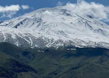 Mayıs ayında Ağrı Dağı’na kar yağdı