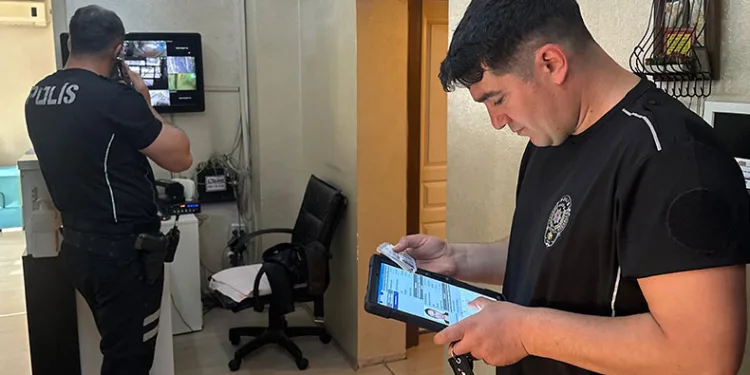 Bursa’da masaj salonlarına şok baskın