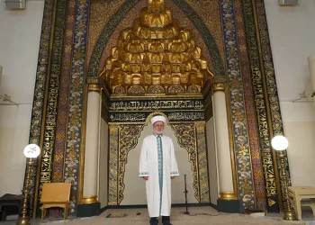 Ulu Cami’nin baş imamı emekli oldu