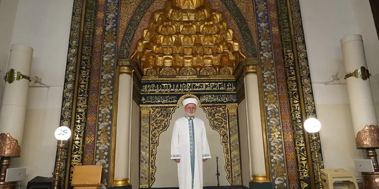Ulu Cami’nin baş imamı emekli oldu