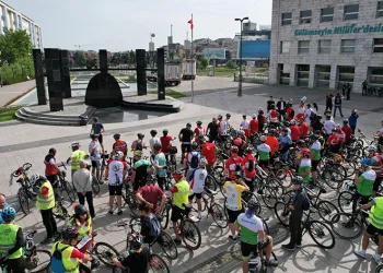 Bisiklet tutkunları 19 Mayıs için pedalladı
