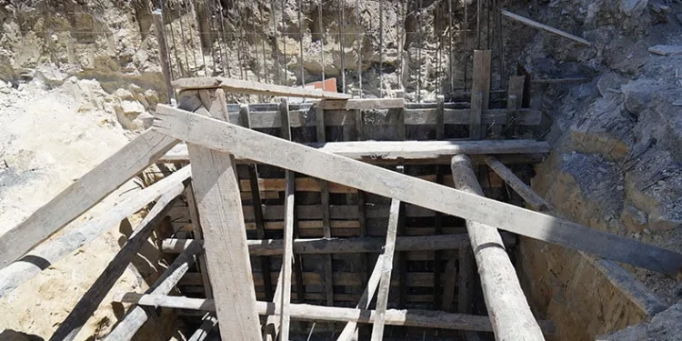 İnşaat çalışması sırasında mağara ve kanal bulundu