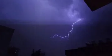 Adıyaman’da geceyi şimşekler aydınlattı