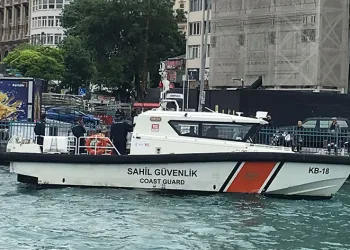 Galata Köprüsü’nde hayalet ağ temizliği