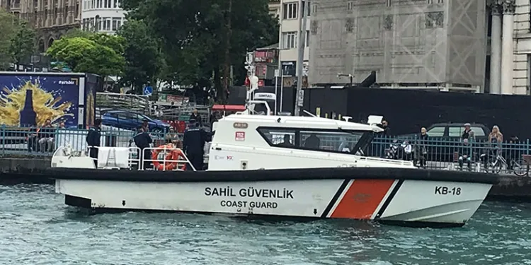 Galata Köprüsü’nde hayalet ağ temizliği