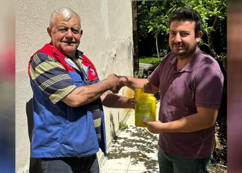 Atık getiren üretici sıvı gübre ile ödüllendirildi