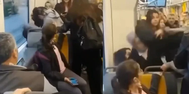 Tramvayda kız öğrenciler saç saça baş başa kavga etti
