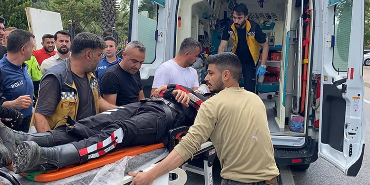 Yunus polislerinin motosikleti devrildi