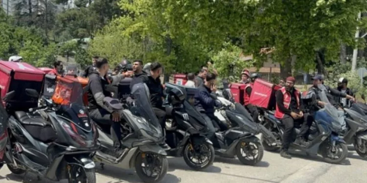 Bursa’da motokuryeler kontak kapattı