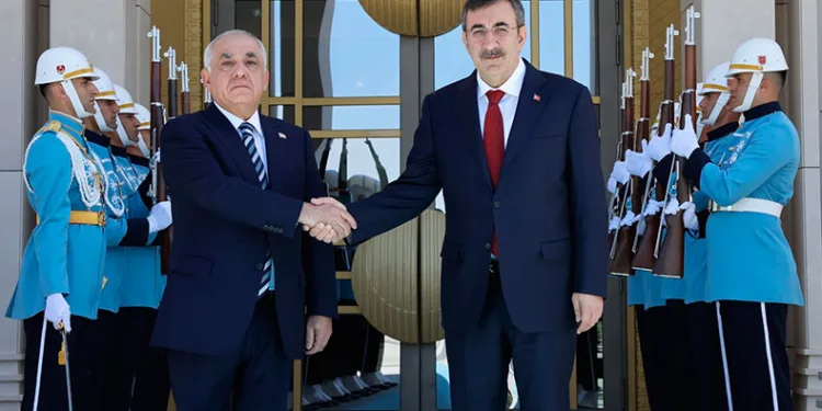 Cevdet Yılmaz,, Azerbaycan Başbakanı Asadov ile görüştü