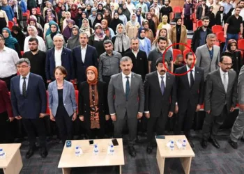 İstiklal Marşı okunurken ayağa kalkmamıştı, açığa alındı