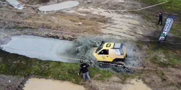 Off-road aracı böyle devrildi