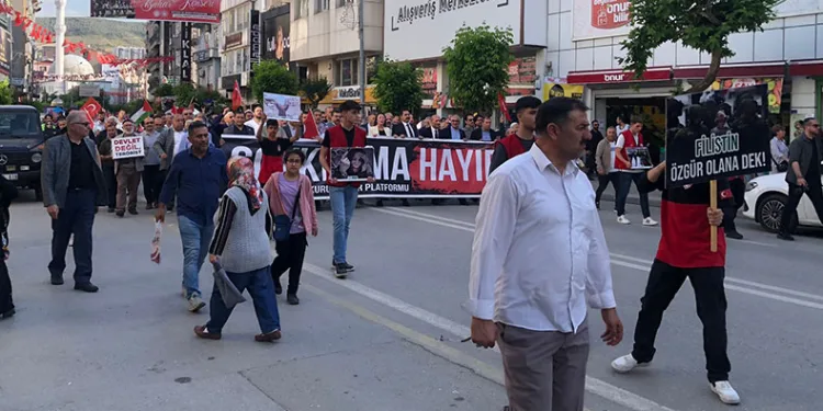 Gemlik’te Gazze’ye destek yürüyüşü