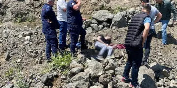 Yol kenarında ceset bulundu