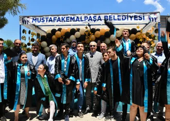 Başkan Erdem öğrencileri yalnız bırakmadı