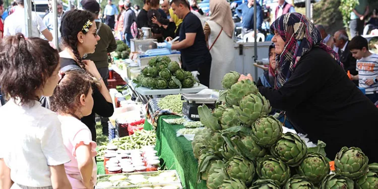 Enginarlı tatlılar festivale damga vurdu