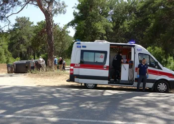 Virajı alamayan otomobil takla attı