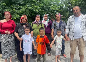 Adana’da öğretmenin öldüğü yola mahalleli üst geçit istiyor