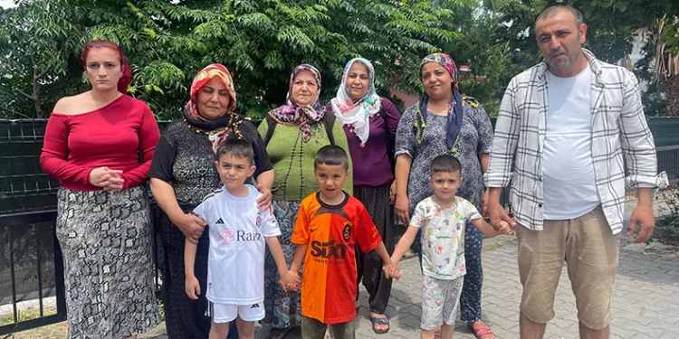 Adana’da öğretmenin öldüğü yola mahalleli üst geçit istiyor