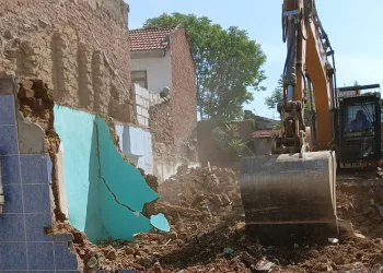 Osmangazi’de metruk bina mesaisi