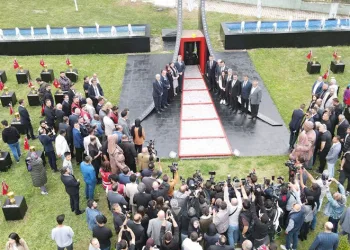 Soma şehitleri mezarları başında anıldı