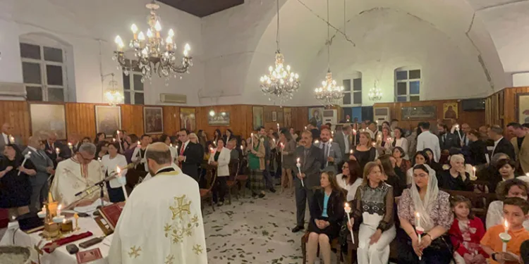 Enkaz kentte Paskalya ayini düzenlendi